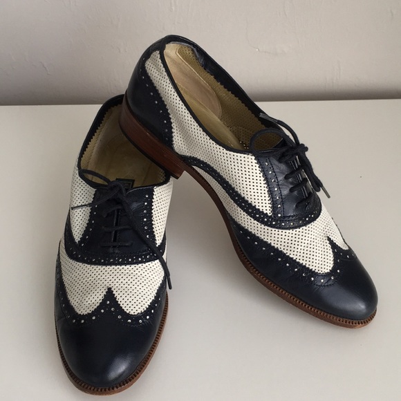 Gucci Shoes - Gucci lace up shoes